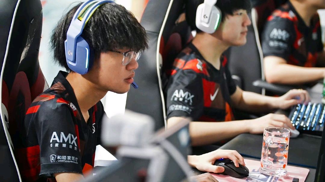 Doinb遭遇三连败，瑞士队教练面临压力！(瑞士队 主教练)