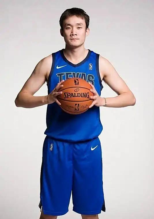 国际比赛日体能课后,达拉斯独行侠豪取连胜备战CBA常规赛,目标明确,纪律约束更严格的简单介绍 国际比赛日体能课后,达拉斯独行侠豪取连胜备战CBA常规赛,目标明确,纪律约束更严格的简单介绍